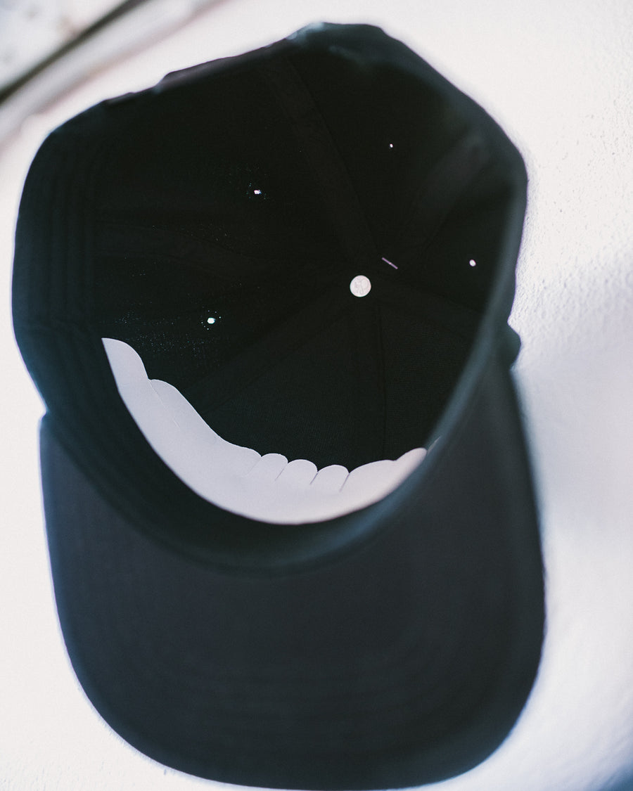 Gorra “moon” negra